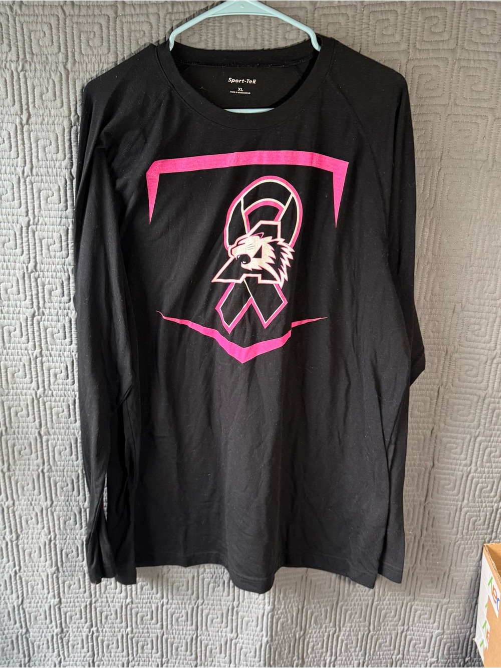 Sport-Tek T-Shirt Women’s XL Aledo Bearcats Baseball Black Pink Cancer Awareness